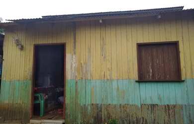 Imagem: A casa possui 2 Dormitórios, 1 Banheiro, 1 Vaga na garagem