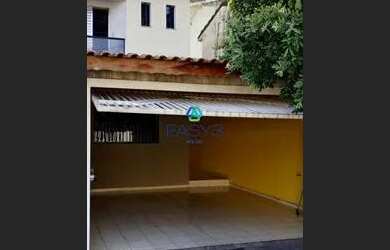 Imagem: A casa possui 3 Dormitórios, 3 Banheiros, 2 Vagas na garagem