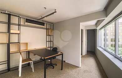 Imagem: O depósito possui 1 Vaga na garagem, 59m² de Área e está