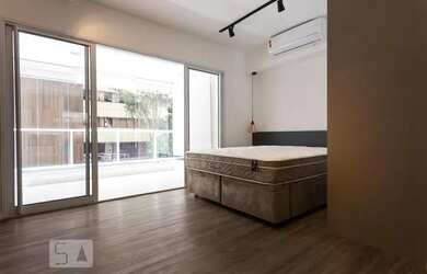 Imagem: O studio para alugar possui 1 Dormitório, 1 Banheiro, 1 Vaga