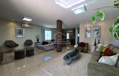 Imagem: A casa possui 4 Dormitórios, 1 Banheiro, 5 Vagas na garagem