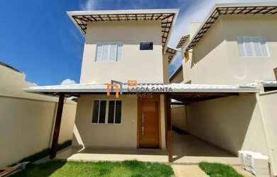 Imagem: A casa possui 4 Dormitórios, 3 Banheiros, 2 Vagas na garagem