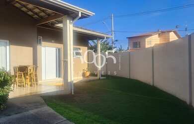 Imagem: A casa possui 2 Dormitórios, 3 Banheiros, 2 Vagas na garagem