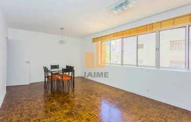 Imagem: O apartamento possui 3 Dormitórios, 1 Banheiro, 1 Vaga na garagem