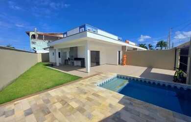 Imagem: A casa possui 2 Dormitórios, 2 Banheiros, 3 Vagas na garagem