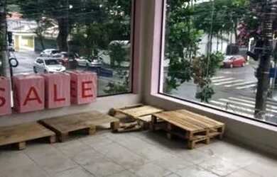 Imagem: A casa possui 2 Dormitórios, 2 Banheiros, 2 Vagas na garagem