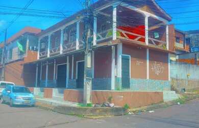 Imagem: A casa possui 4 Dormitórios, 4 Banheiros, 4 Vagas na garagem