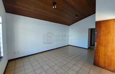 Imagem: A casa possui 2 Dormitórios, 1 Banheiro, 2 Vagas na garagem