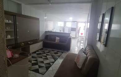 Imagem: A casa possui 3 Dormitórios e 1 Vaga na garagem e está localizado