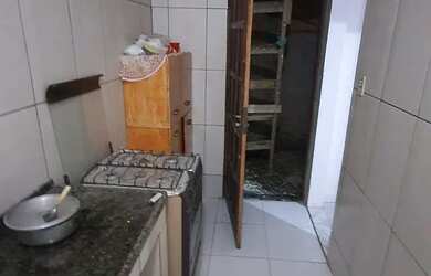 Imagem: A casa possui 2 Dormitórios, 2 Banheiros e 1 Vaga na garagem