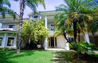 Imagem: A casa em condomínio possui 5 Dormitórios, 5 Banheiros, 4