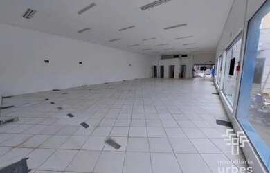 Imagem: O depósito possui 5 Vagas na garagem, 230m² de Área e está