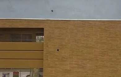 Imagem: A casa possui 3 Dormitórios, 1 Banheiro, 1 Vaga na garagem