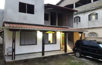 Imagem: A casa possui 2 Dormitórios, 4 Vagas na garagem e está localizado