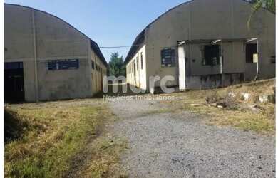 Imagem: O depósito possui 56000m² de Área e está localizado em Jardim