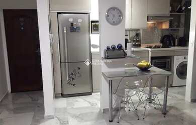 Imagem: O apartamento possui 3 Dormitórios, 1 Banheiro, 1 Vaga na garagem