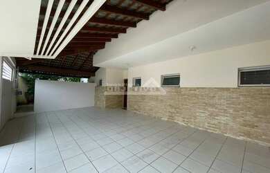 Imagem: A casa possui 3 Dormitórios, 3 Banheiros, 3 Vagas na garagem