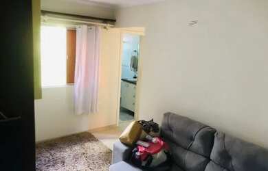 Imagem: O apartamento possui 2 Dormitórios, 1 Banheiro, 1 Vaga na garagem