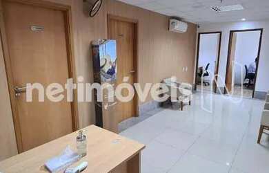 Imagem: O depósito possui 5 Vagas na garagem e 212m² de Área e está