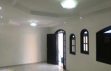 Imagem 4: Alugo linda casa gigante. Peço deposito de 3 meses o valor do aluguel