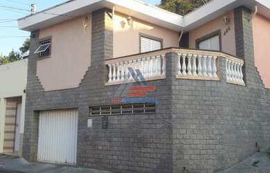 Imagem: A casa possui 3 Dormitórios, 3 Banheiros, 2 Vagas na garagem