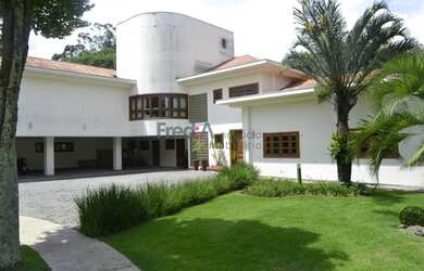 Imagem: A casa em condomínio possui 5 Dormitórios, 5 Banheiros, 5