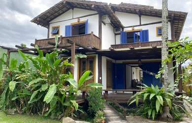 Imagem: A casa possui 4 Dormitórios, 4 Banheiros, 2 Vagas na garagem