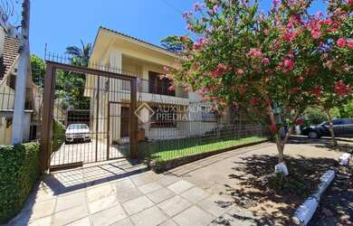 Imagem: O terreno possui 550m² de Área, Imóvel novo e está localizado