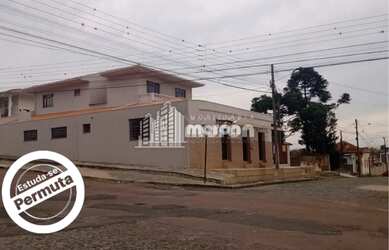 Imagem: A casa possui 4 Dormitórios, 3 Banheiros, 3 Vagas na garagem