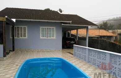 Imagem: A casa possui 3 Dormitórios, 2 Banheiros, 5 Vagas na garagem