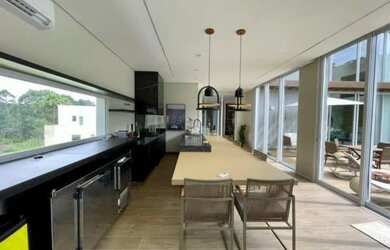 Imagem: A casa em condomínio possui 3 Dormitórios, 5 Banheiros, 4