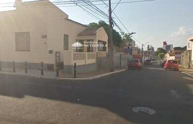 Imagem: A casa possui 3 Dormitórios, 3 Banheiros, 1 Vaga na garagem