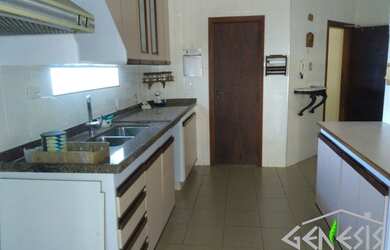 Imagem: O depósito possui 5 Vagas na garagem, 361m² de Área e está