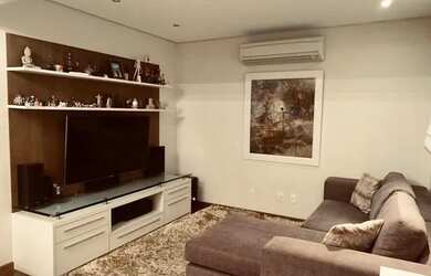 Imagem: A casa possui 5 Dormitórios, 4 Banheiros, 3 Vagas na garagem