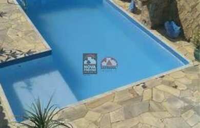 Imagem: A casa possui 2 Dormitórios, 3 Banheiros, 5 Vagas na garagem