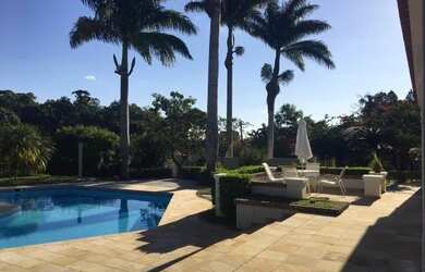 Imagem: A casa em condomínio possui 5 Dormitórios, 5 Banheiros, 5