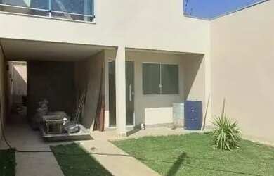 Imagem: A casa possui 3 Dormitórios, 3 Banheiros, 3 Vagas na garagem