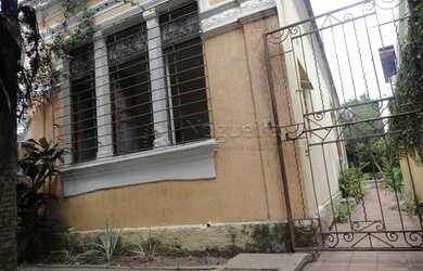 Imagem: A casa possui 5 Dormitórios, 4 Banheiros, 5 Vagas na garagem