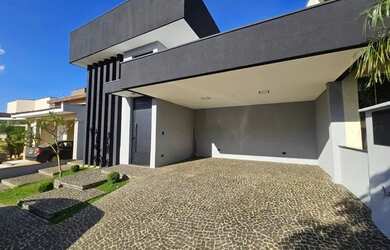 Imagem: A casa em condomínio possui 3 Dormitórios, 4 Banheiros, 4