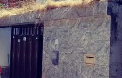 Imagem: A casa possui 3 Dormitórios, 2 Banheiros, 1 Vaga na garagem