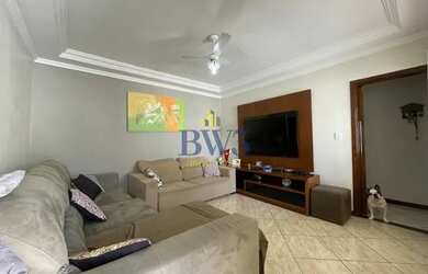 Imagem: A casa possui 3 Dormitórios, 1 Banheiro, 3 Vagas na garagem