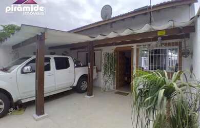 Imagem: A casa possui 2 Dormitórios, 2 Banheiros, 2 Vagas na garagem