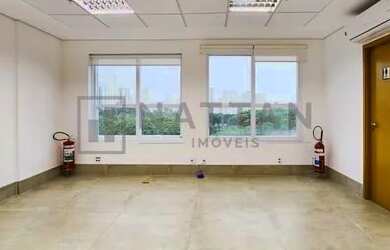 Imagem: O depósito possui 5 Vagas na garagem, 175m² de Área e está