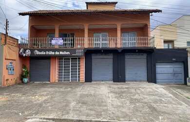 Imagem: A casa possui 4 Dormitórios, 4 Banheiros, 4 Vagas na garagem