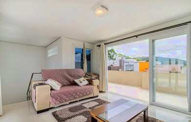 Imagem 7: Sobrado para venda tem 177 metros quadrados com 3 quartos em Hípica - Porto Alegre - RS