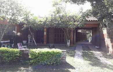 Imagem: A casa possui 2 Dormitórios, 1 Banheiro, 5 Vagas na garagem