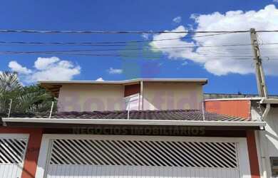 Imagem: A casa possui 4 Dormitórios, 5 Banheiros, 2 Vagas na garagem