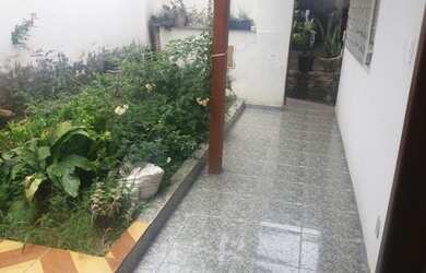 Imagem: A casa possui 5 Dormitórios, 3 Banheiros, 4 Vagas na garagem