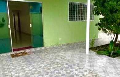 Imagem: A casa e possui 3 Dormitórios, Suítes, 2 Banheiros está