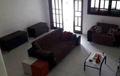 Imagem: A casa possui 3 Dormitórios, 2 Banheiros, 5 Vagas na garagem